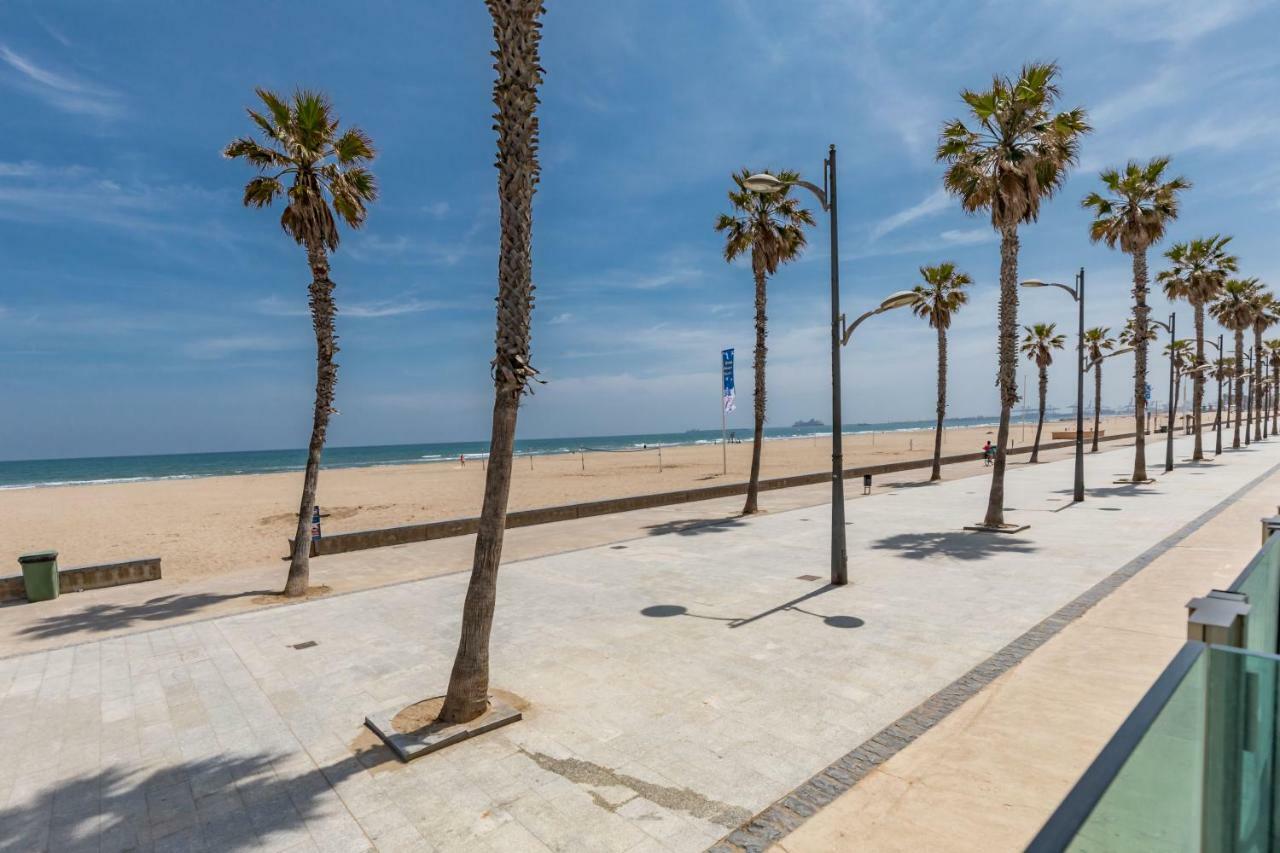 Luxury Beach Front Apartment With Pool Valencia Eksteriør bilde