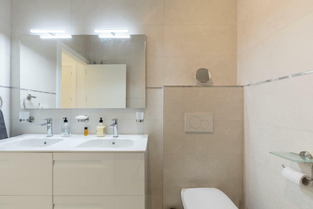 Luxury Beach Front Apartment With Pool Valencia Eksteriør bilde