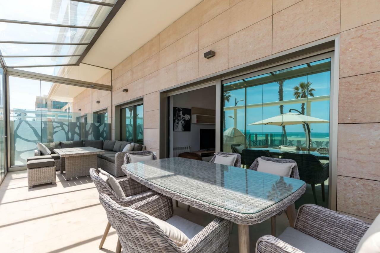 Luxury Beach Front Apartment With Pool Valencia Eksteriør bilde