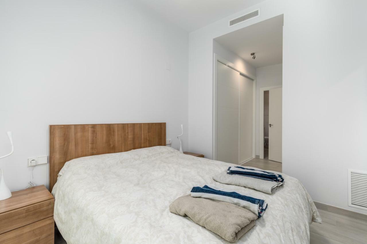 Luxury Beach Front Apartment With Pool Valencia Eksteriør bilde