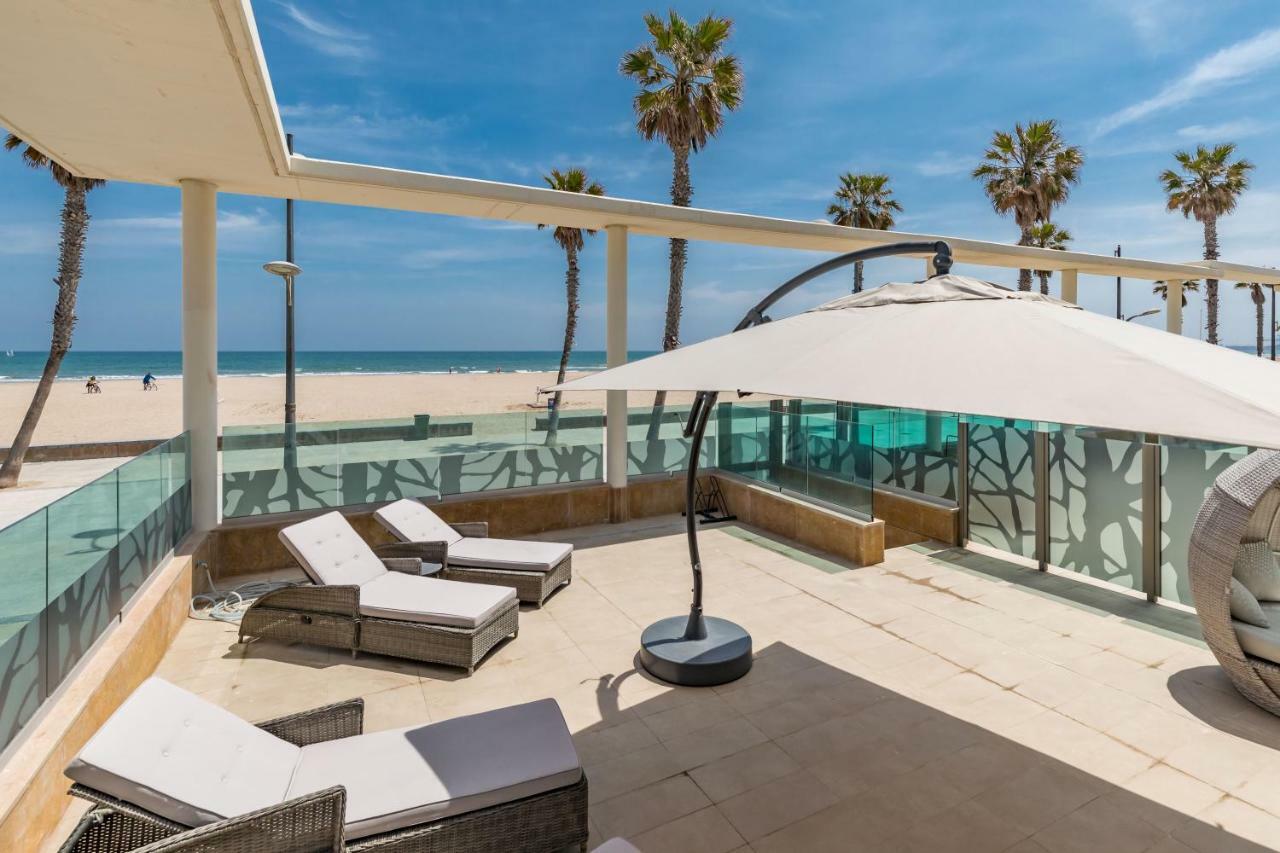 Luxury Beach Front Apartment With Pool Valencia Eksteriør bilde