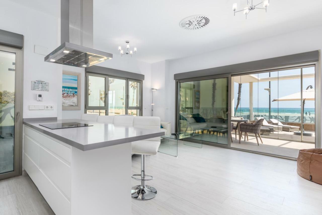 Luxury Beach Front Apartment With Pool Valencia Eksteriør bilde