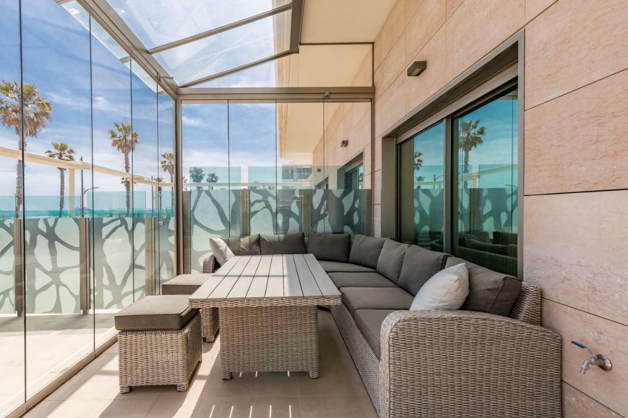 Luxury Beach Front Apartment With Pool Valencia Eksteriør bilde