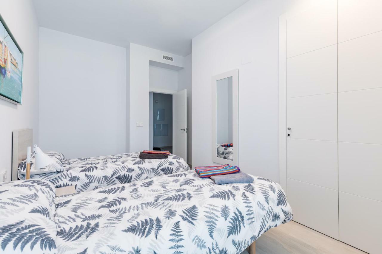 Luxury Beach Front Apartment With Pool Valencia Eksteriør bilde