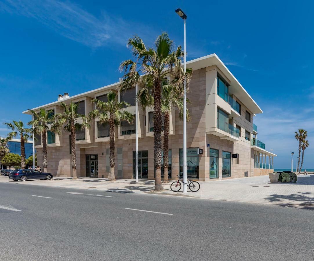 Luxury Beach Front Apartment With Pool Valencia Eksteriør bilde